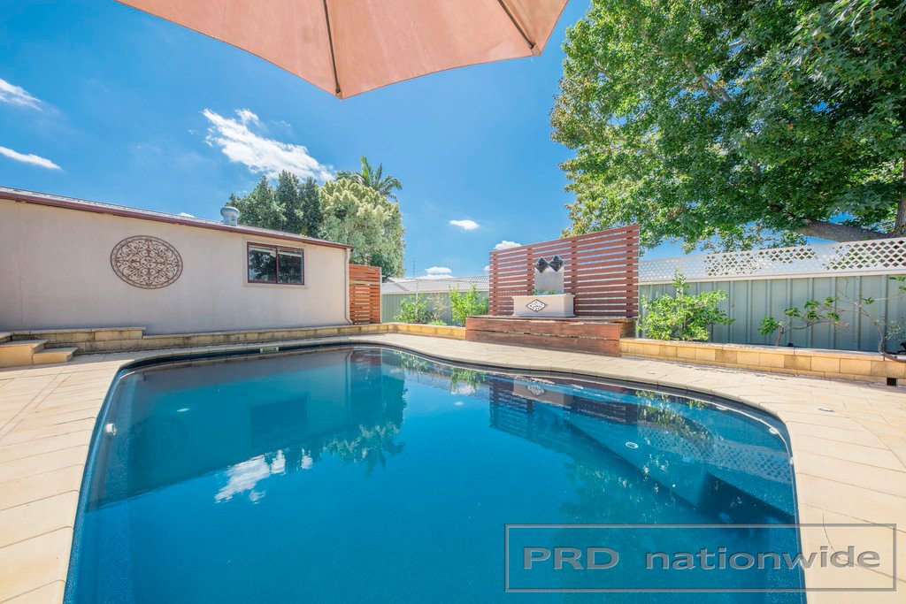9 Wolstenholme Street RUTHERFORD 13
