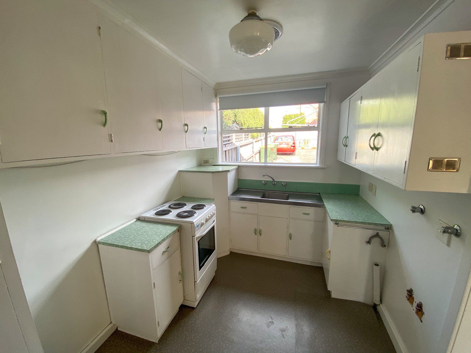 9 Woodlands Avenue NEW TOWN 4