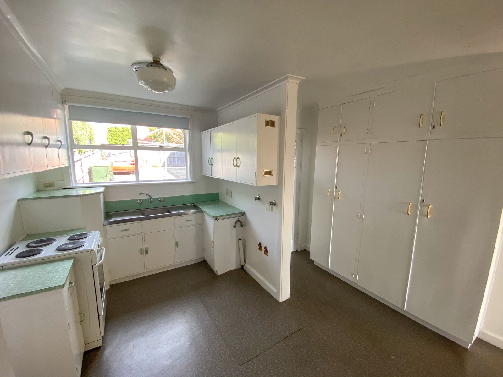 9 Woodlands Avenue NEW TOWN 5