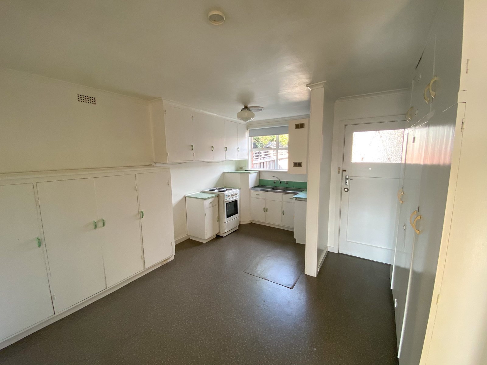 9 Woodlands Avenue NEW TOWN 6