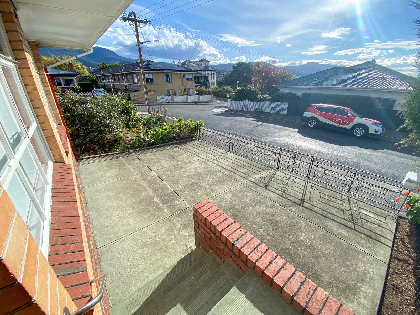 9 Woodlands Avenue NEW TOWN 11