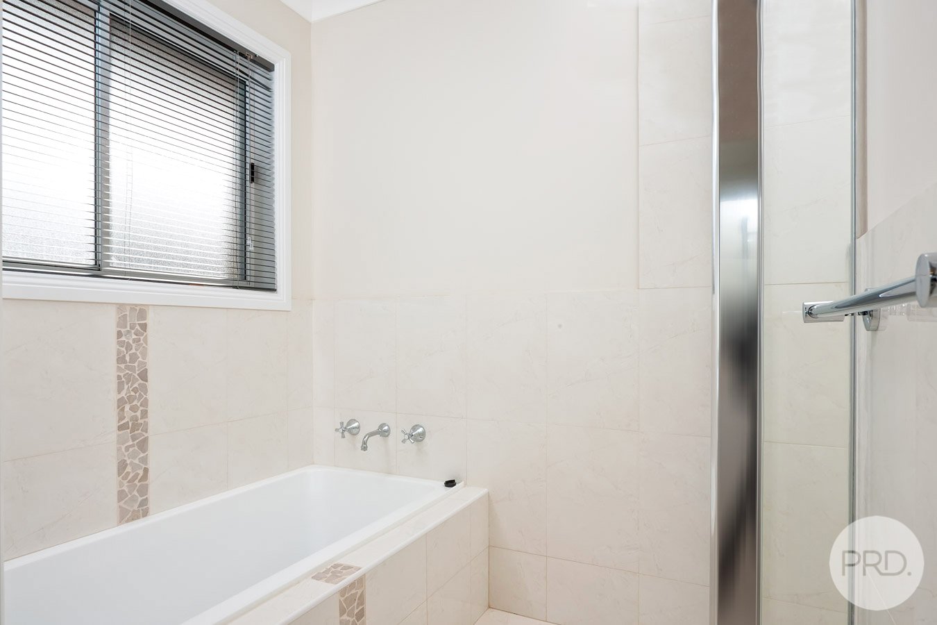 9 Yulong Street GLENFIELD PARK 12