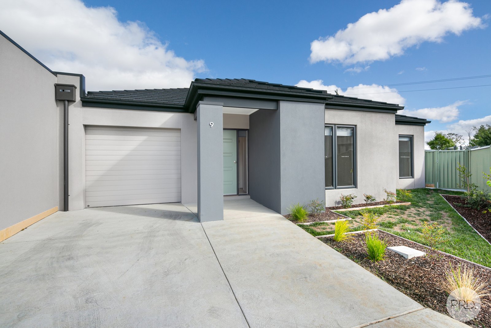 9 Zelkova Place LAKE GARDENS 1