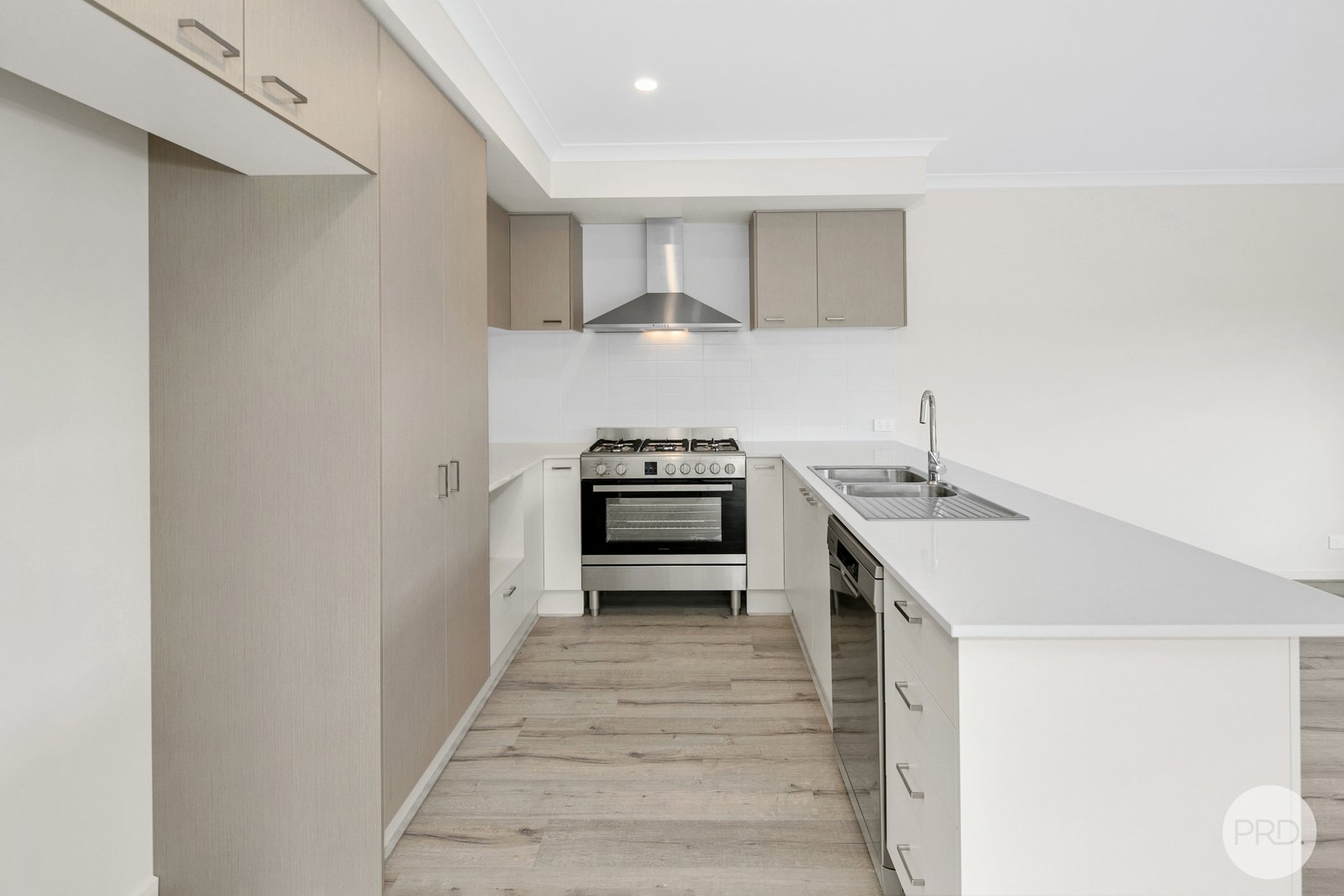 9 Zelkova Place LAKE GARDENS 2