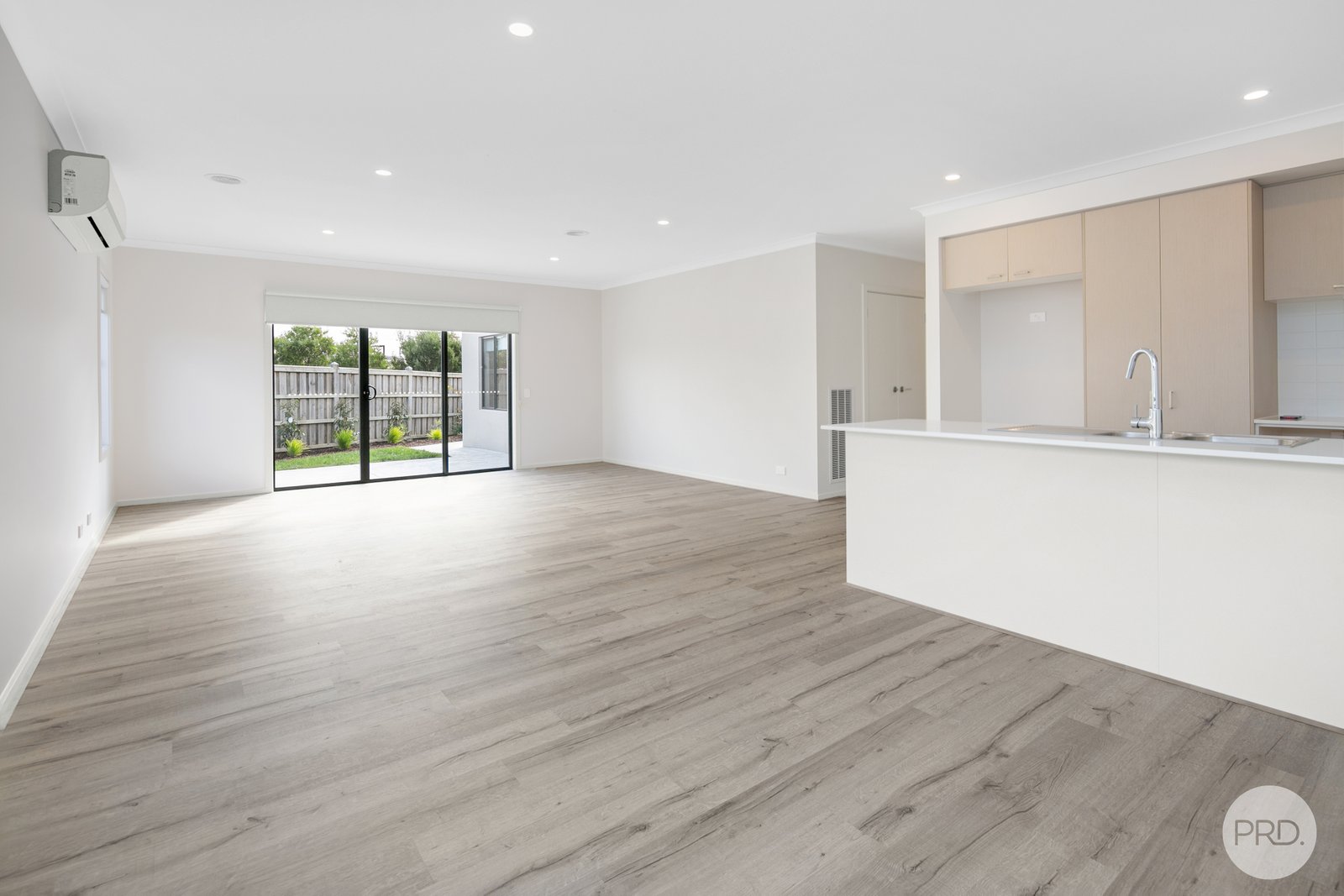 9 Zelkova Place LAKE GARDENS 3