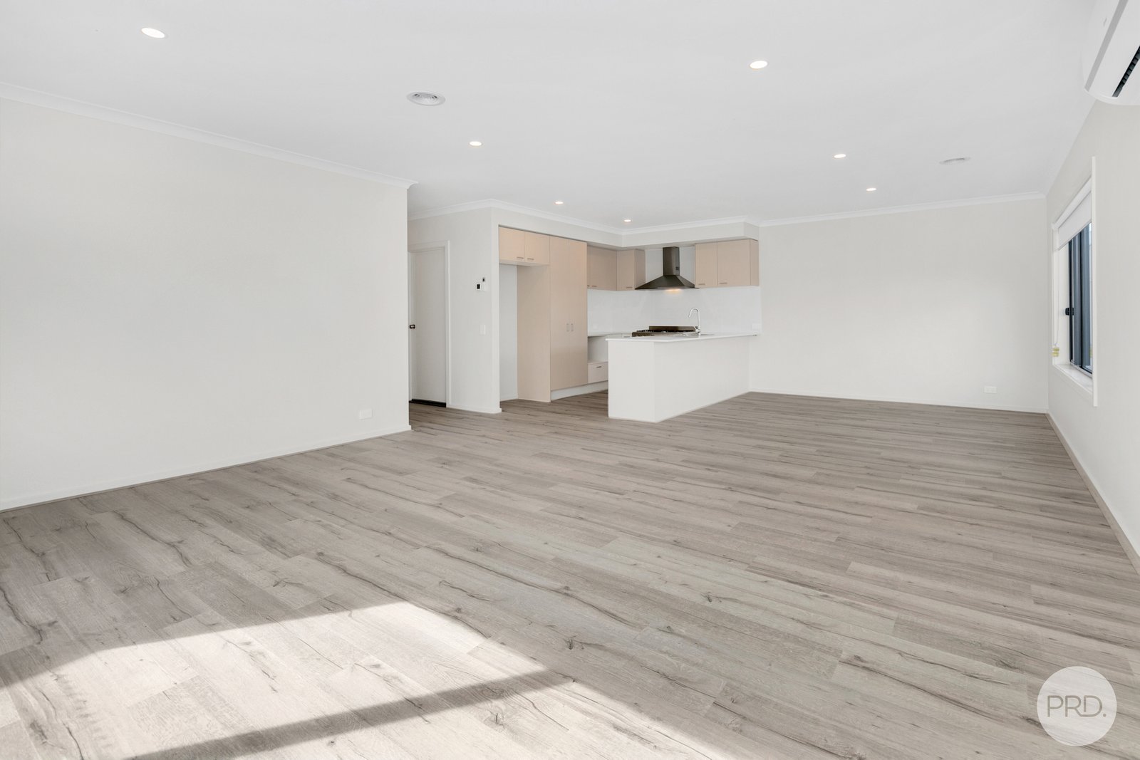 9 Zelkova Place LAKE GARDENS 5