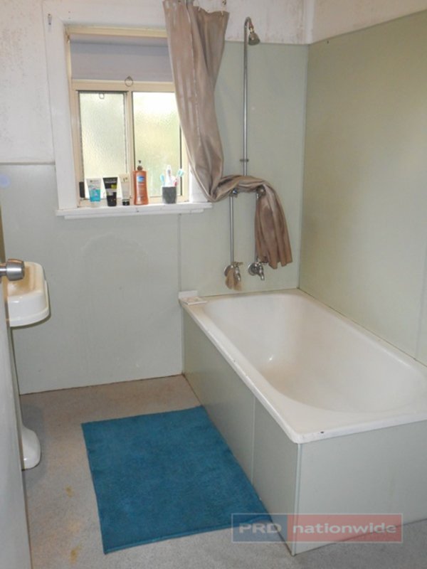 90-96 Blowering Road TUMUT 9