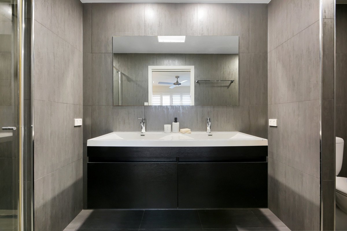 90 Albion Avenue MIAMI 12