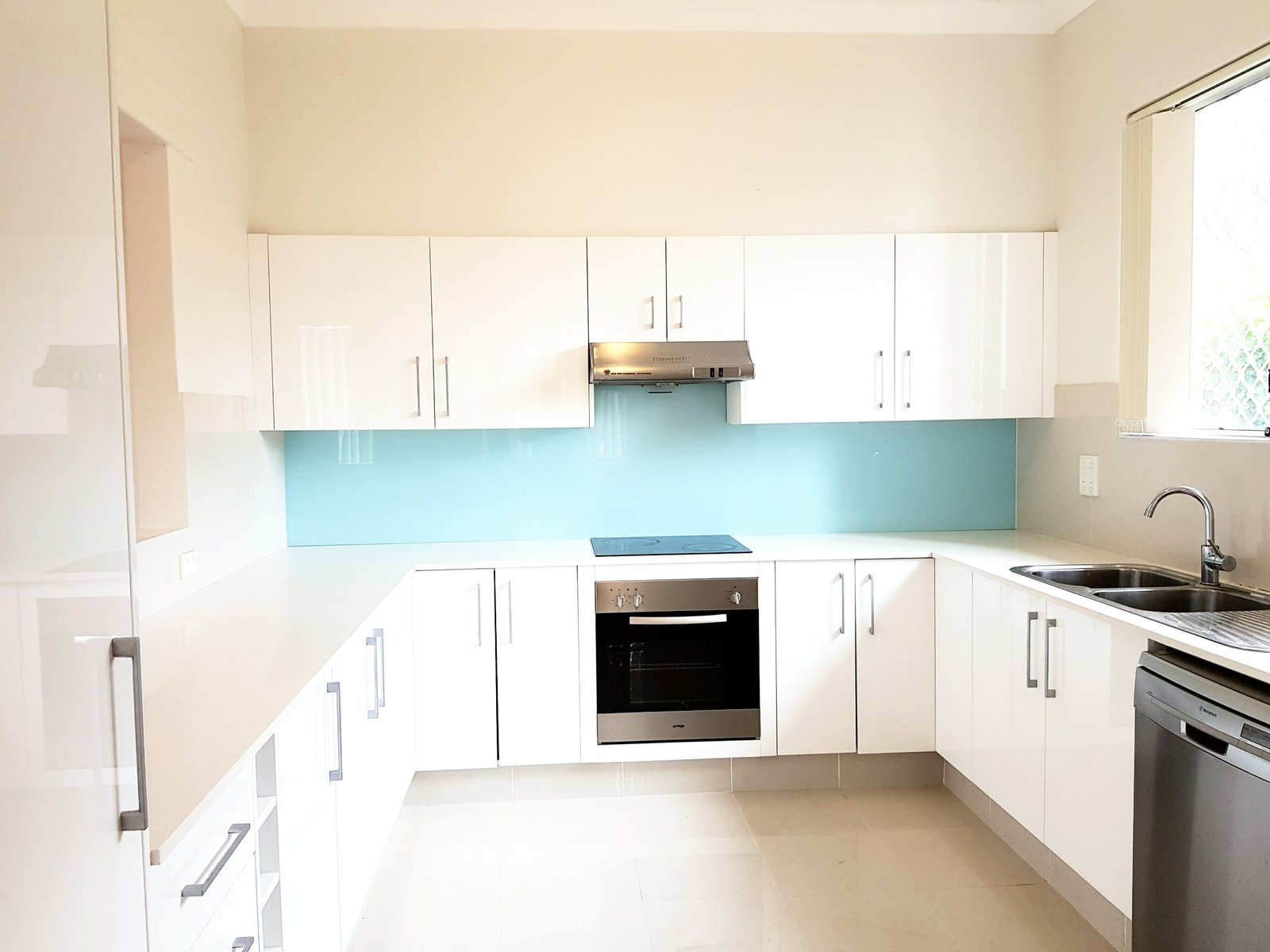 90 Bassett St  HURSTVILLE 2