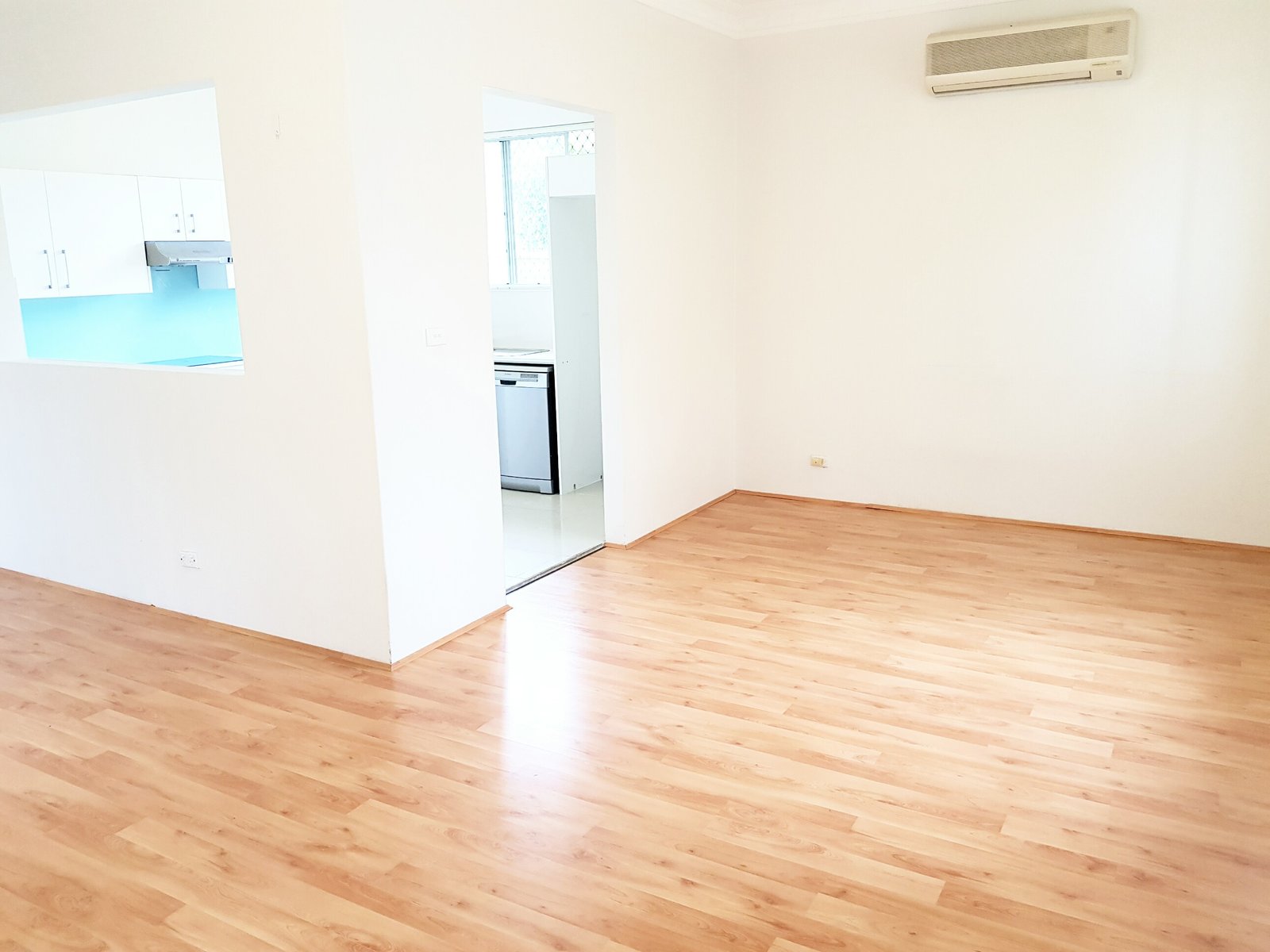 90 Bassett St  HURSTVILLE 3