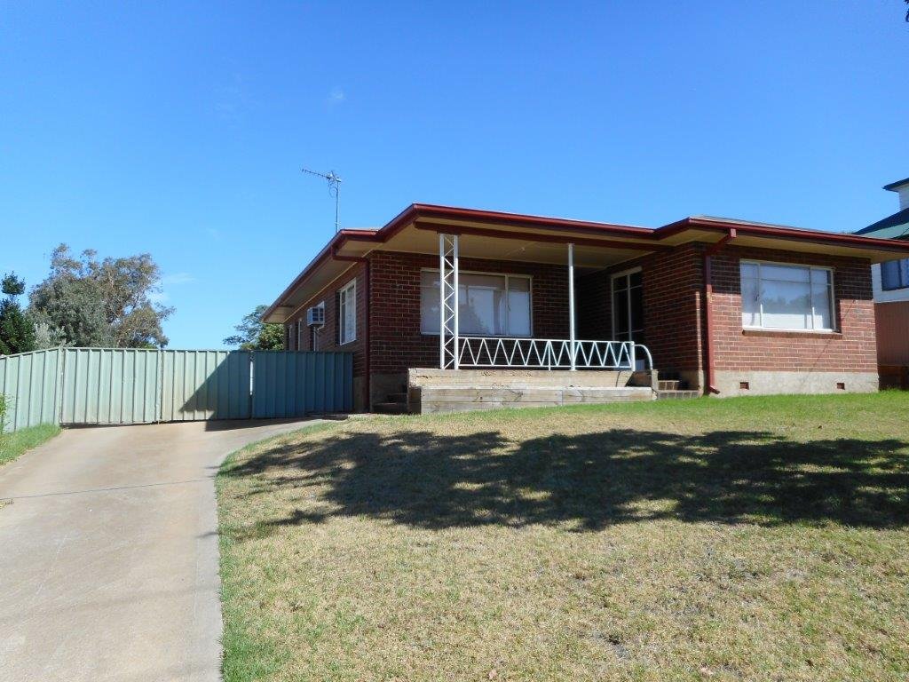 90 Broughton Street TUMUT 1