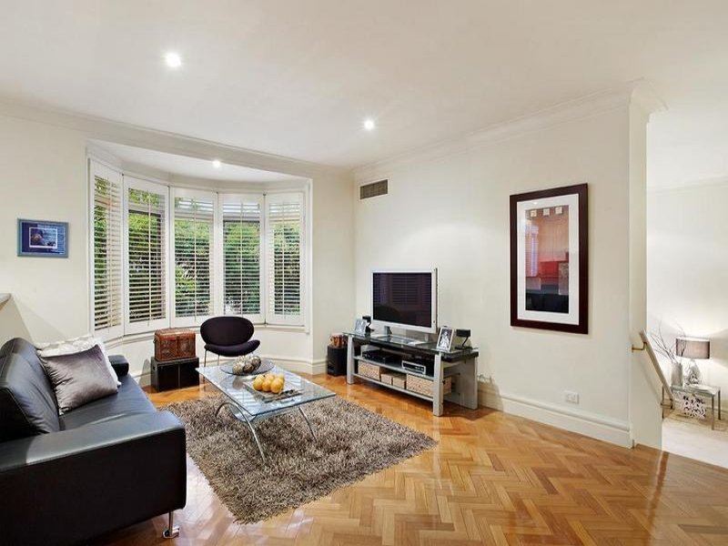 Gallery: 90 Esplanade West