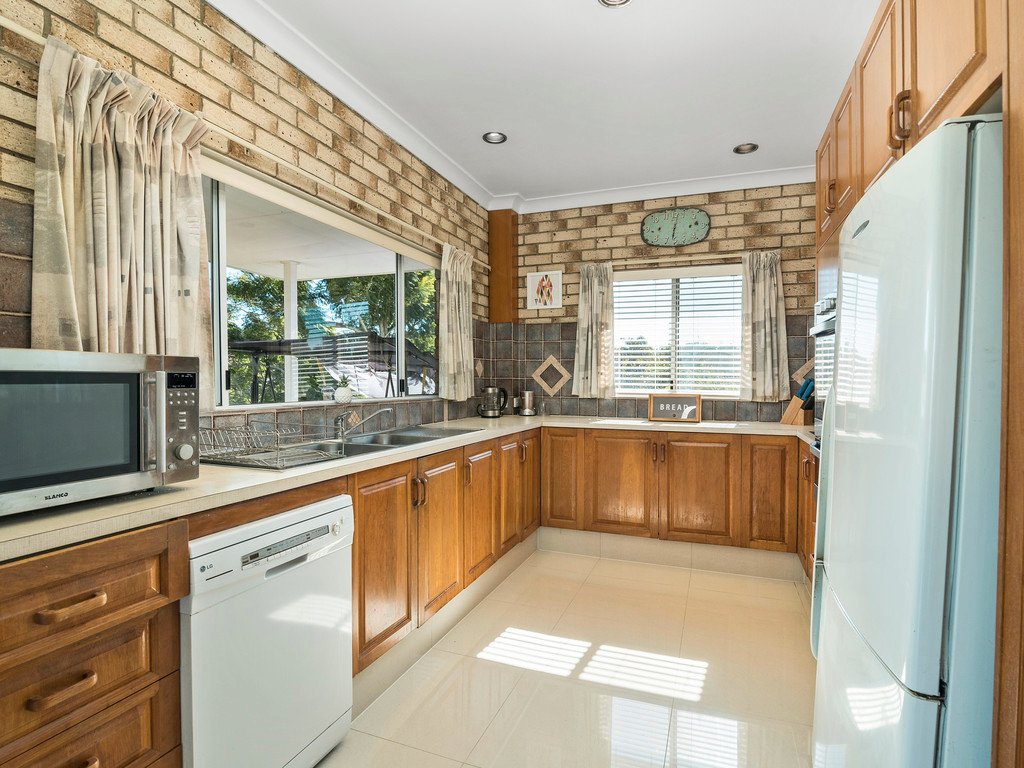 90 Jacaranda Ave  TWEED HEADS WEST 3