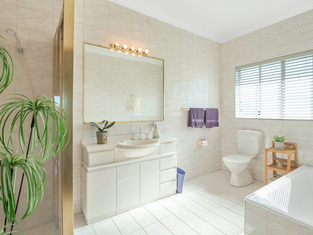 90 Jacaranda Ave  TWEED HEADS WEST 9