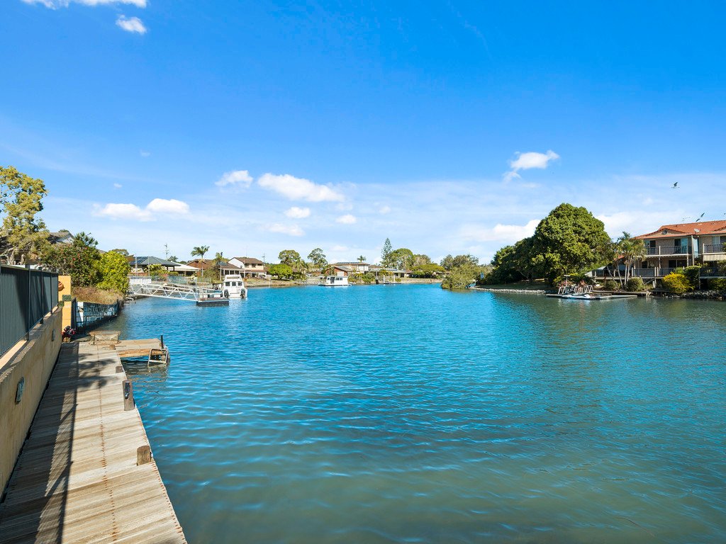 90 Jacaranda Ave  TWEED HEADS WEST 11