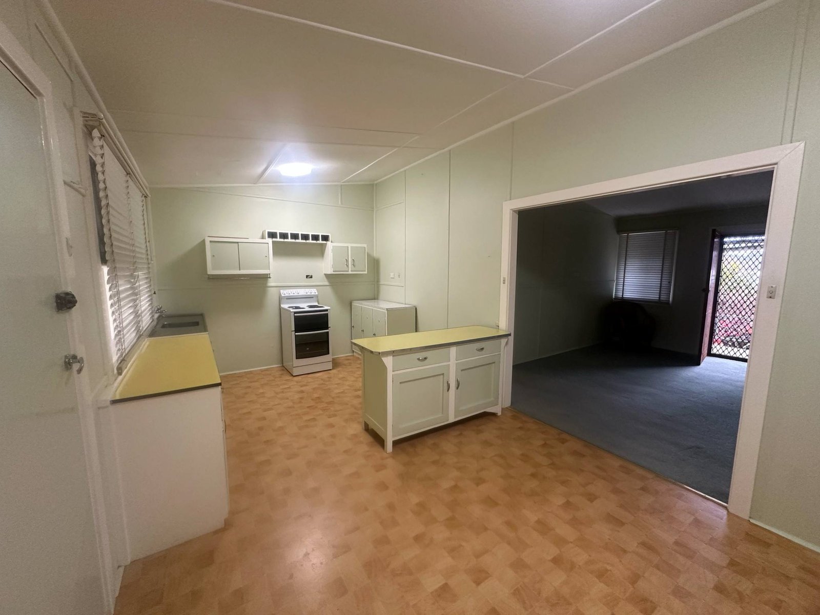 90 King Street TUMBARUMBA 4