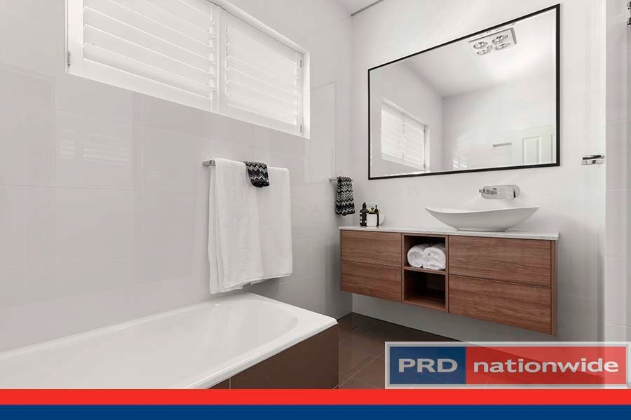 90 Lansdowne Parade OATLEY 11