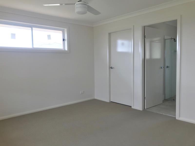 90 Marathon Street TAMWORTH 4