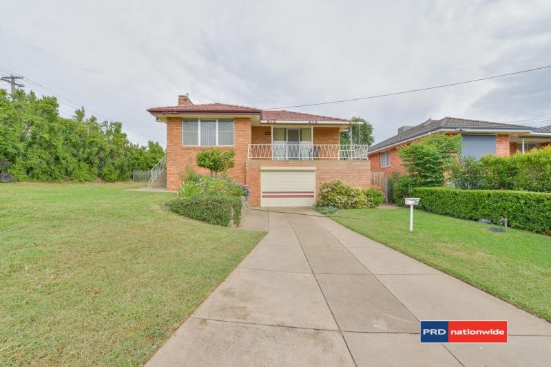 90 Oak Street TAMWORTH 1