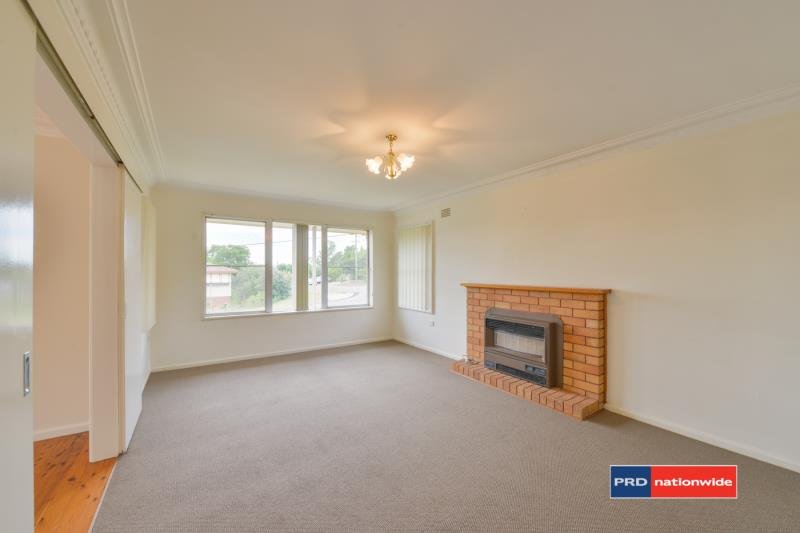 90 Oak Street TAMWORTH 3