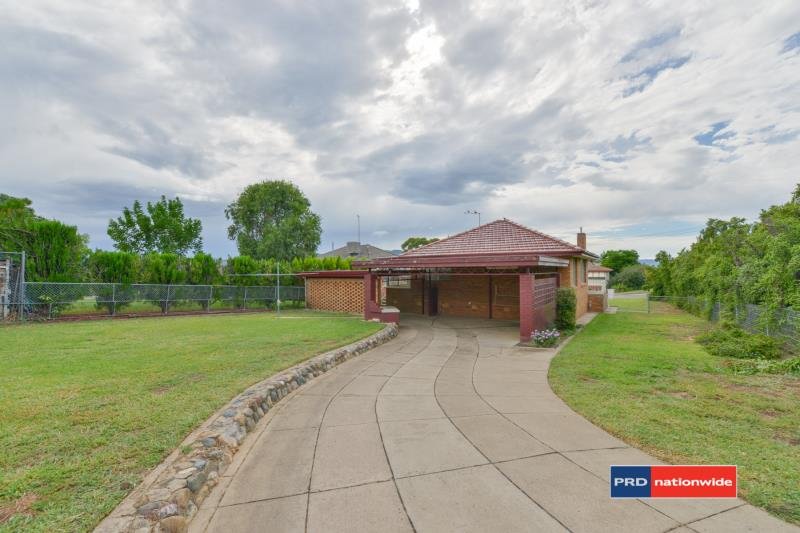90 Oak Street TAMWORTH 9