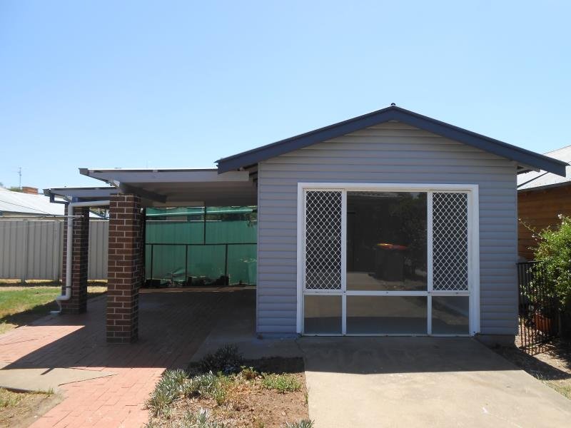90 Piper Street TAMWORTH 8