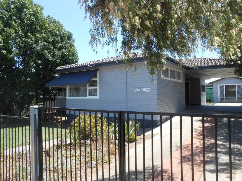 90 Piper Street TAMWORTH 9