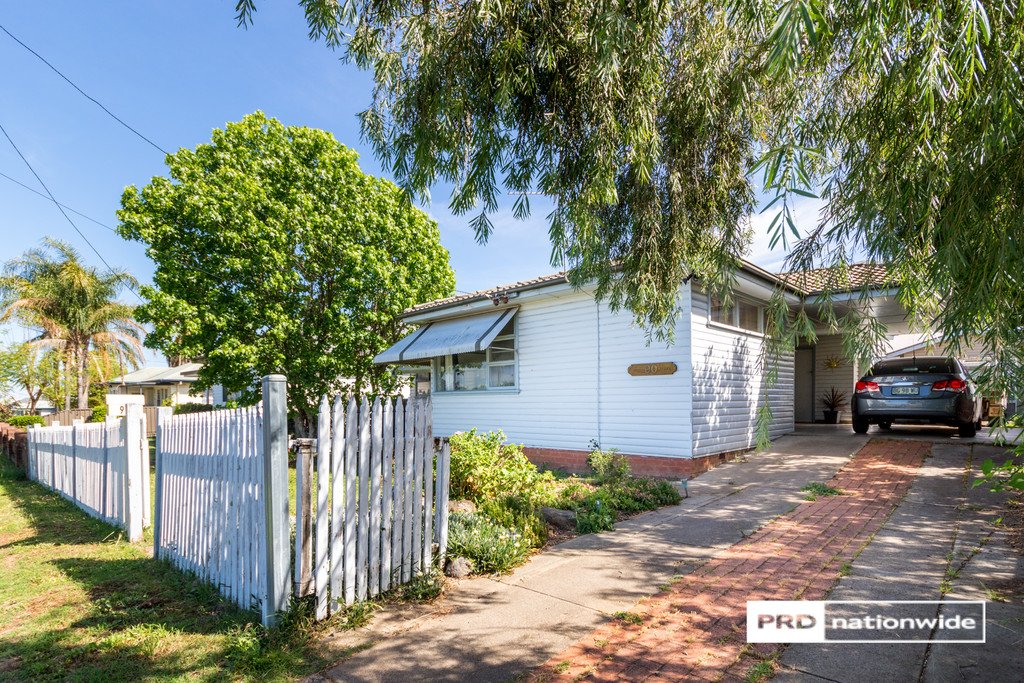 90 Piper Street TAMWORTH 11