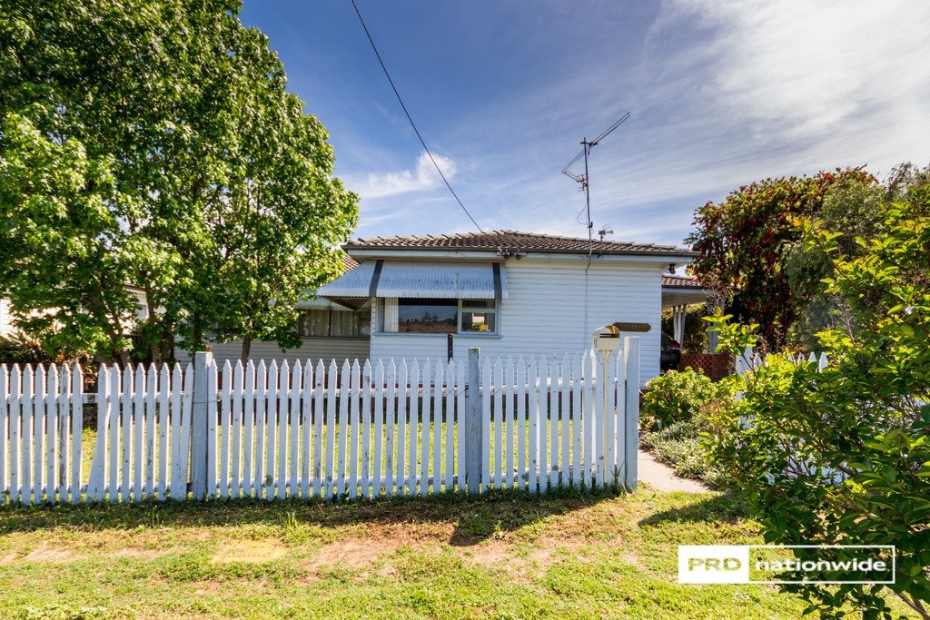 90 Piper Street TAMWORTH 12