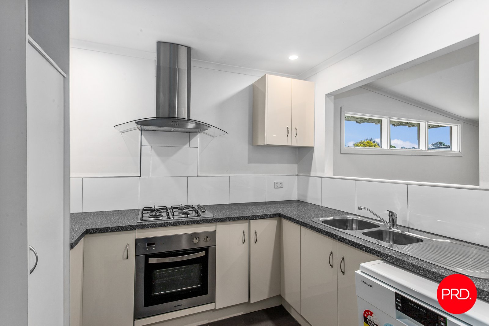 90 Somerville Street FLORA HILL 9