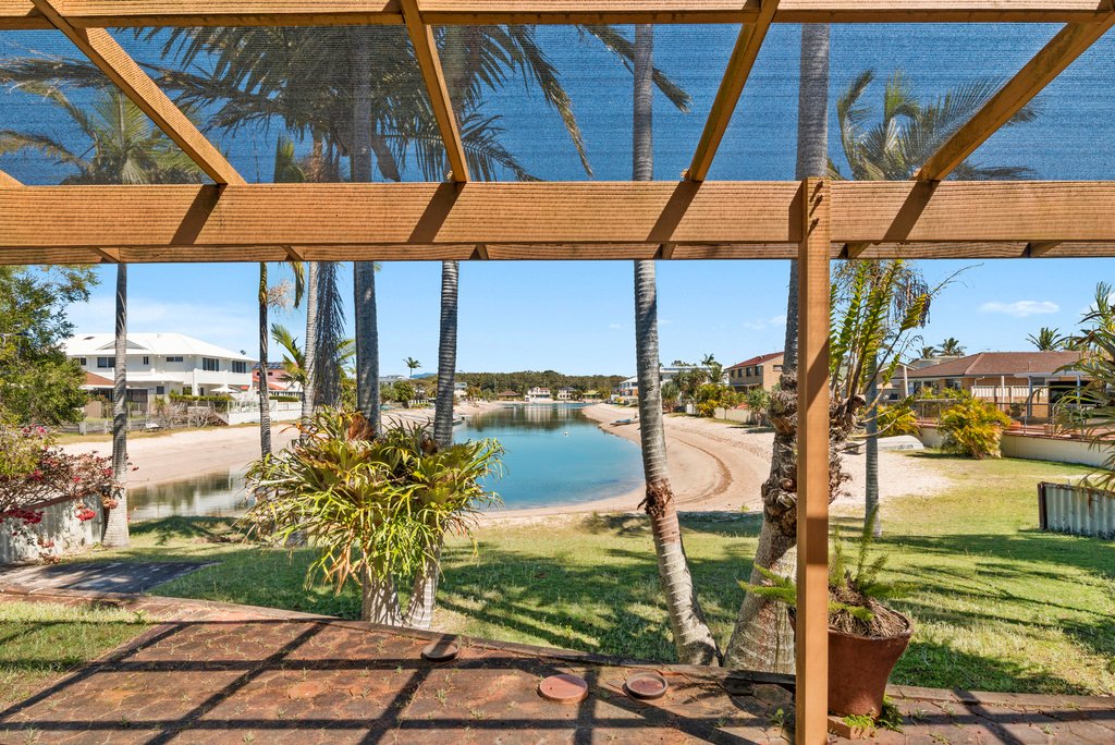 90 Townson Avenue PALM BEACH 1