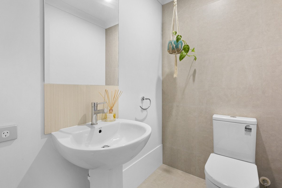 90 Verona Circuit Burleigh Waters 16