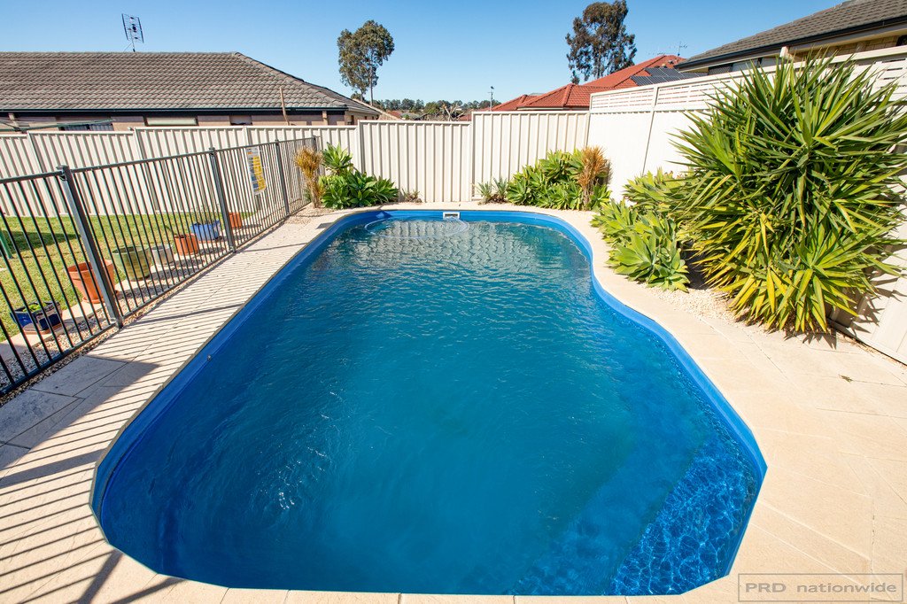 90 Worcester Drive EAST MAITLAND 2