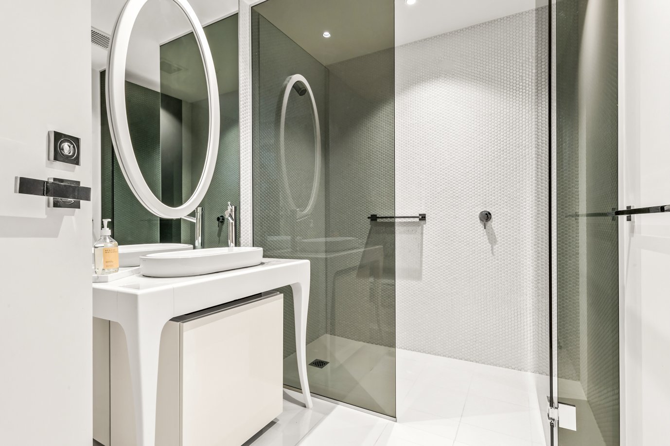 Real Estate and Property in 901/454 St Kilda Rd, Melbourne, VIC