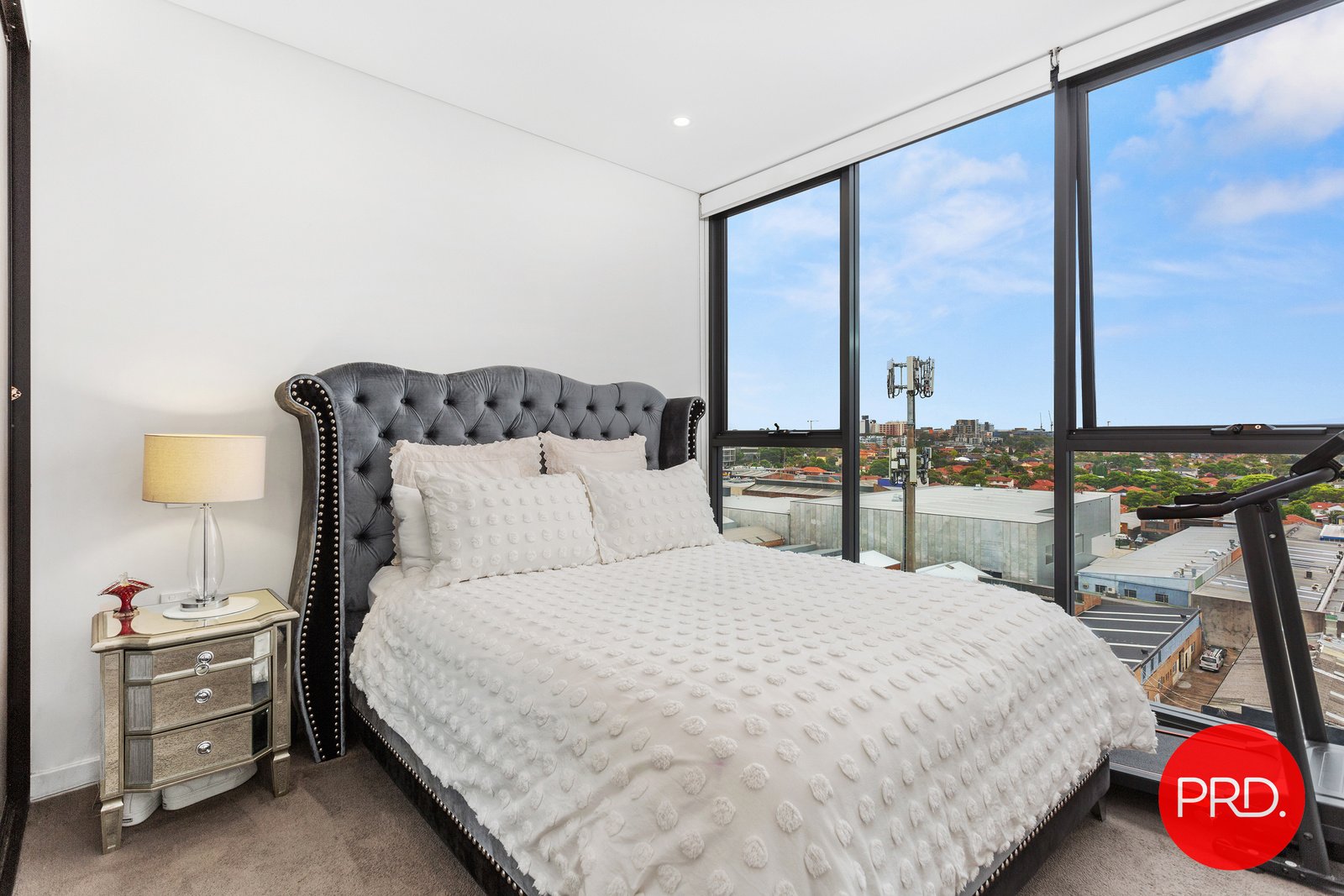 901/7 Garrigarrang Avenue KOGARAH 9