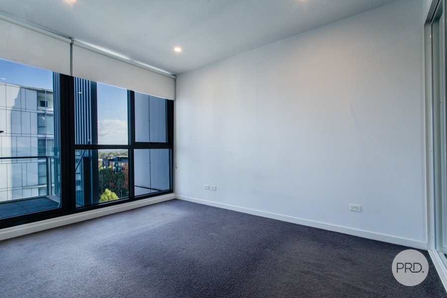 902/10 Aviators Way PENRITH 10