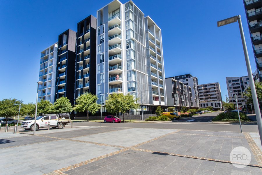 902/10 Aviators Way PENRITH 16
