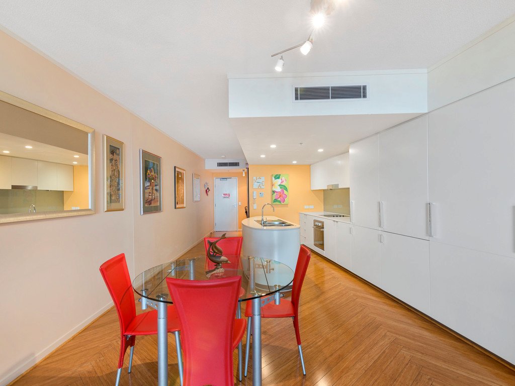 902/3 McLean St  COOLANGATTA 3