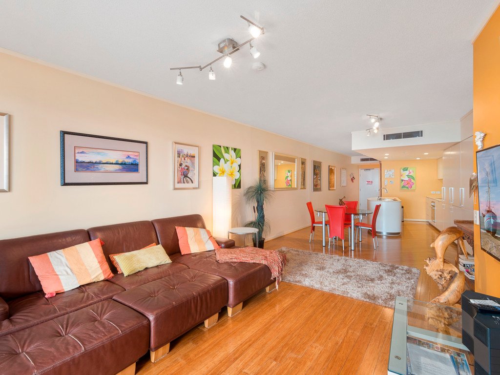 902/3 McLean St  COOLANGATTA 5