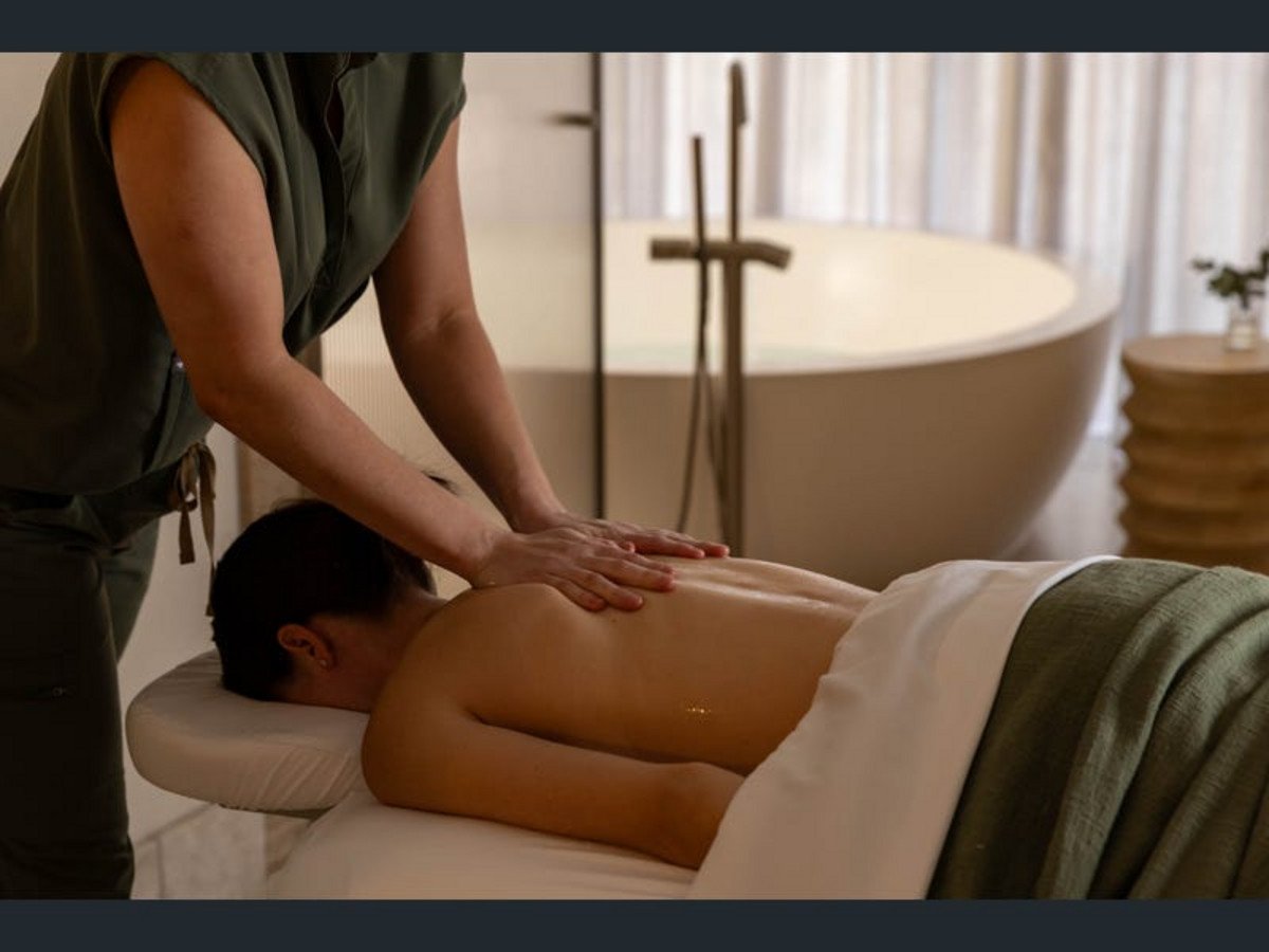 902/58 The Esplanade Burleigh Heads 33