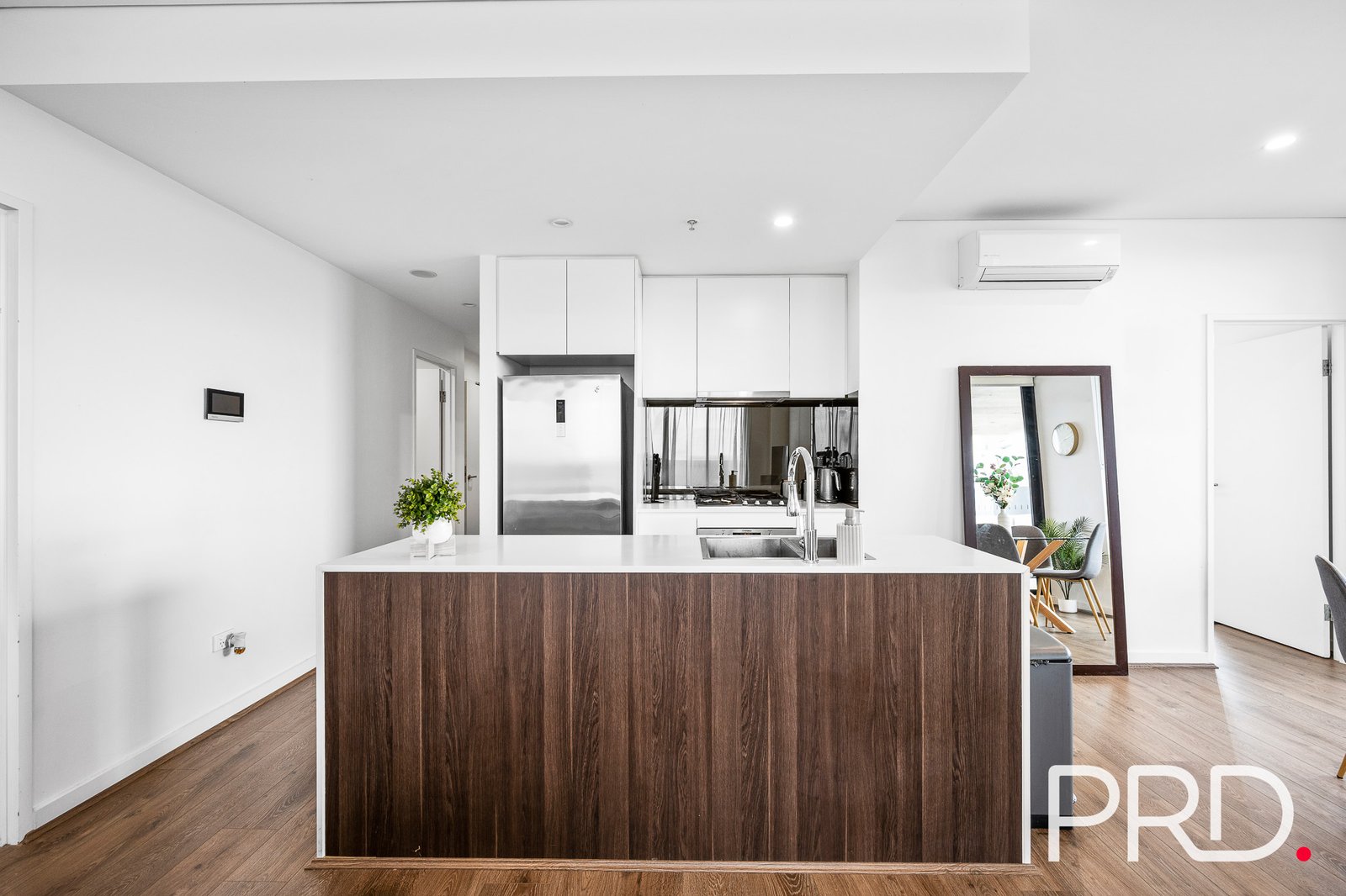 90/387 Macquarie Street LIVERPOOL 4