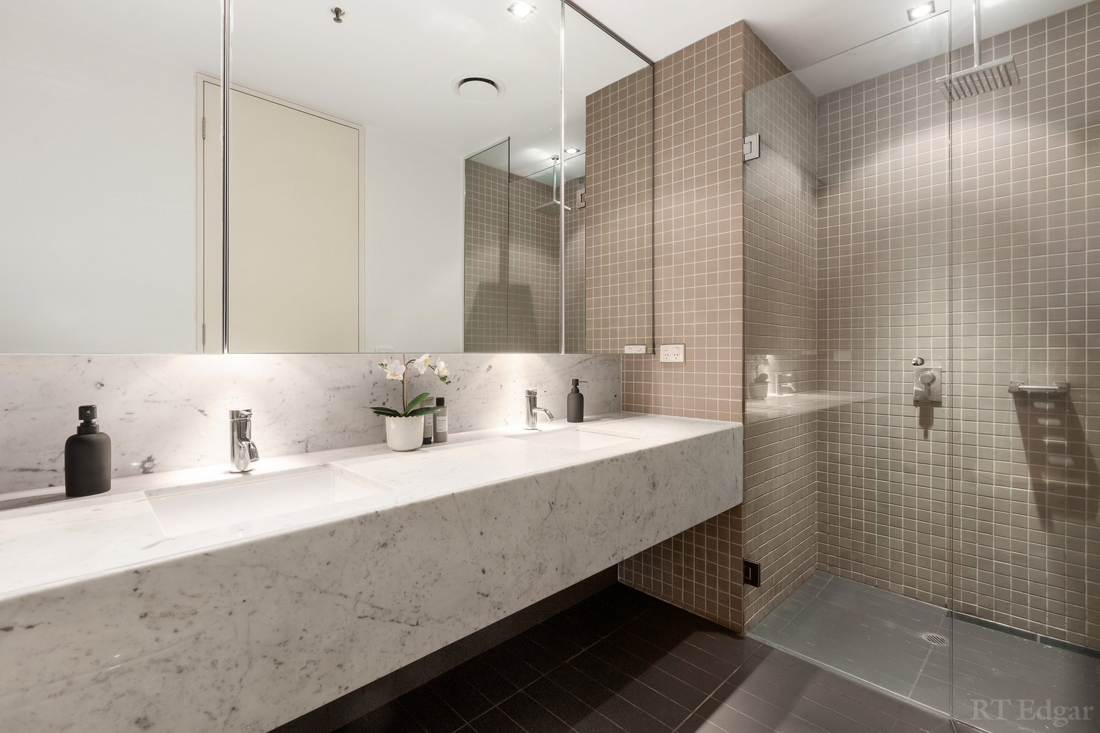 Real Estate and Property in 904/1 Roy Street, Melbourne, VIC