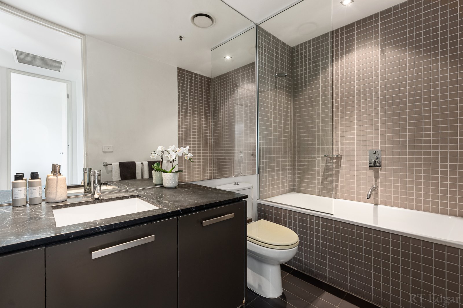 Real Estate and Property in 904/1 Roy Street, Melbourne, VIC