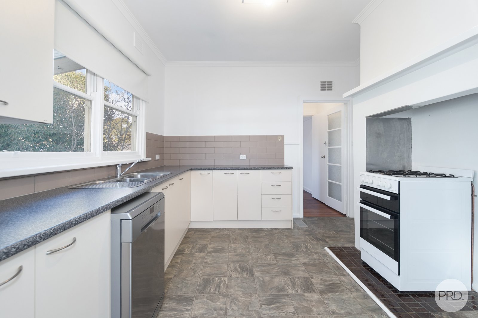 905 Ripon Street South REDAN 3