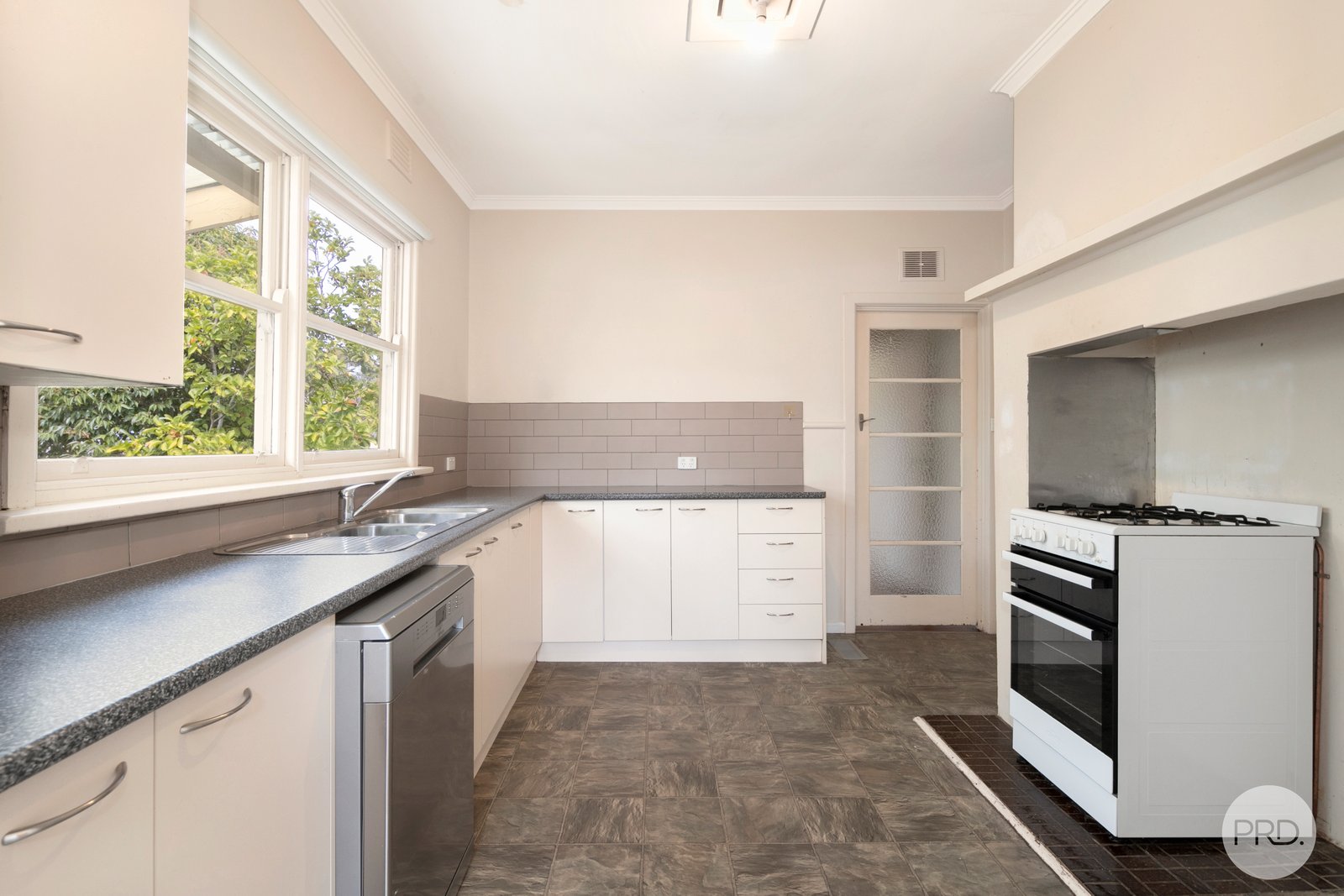 905 Ripon Street South REDAN 3