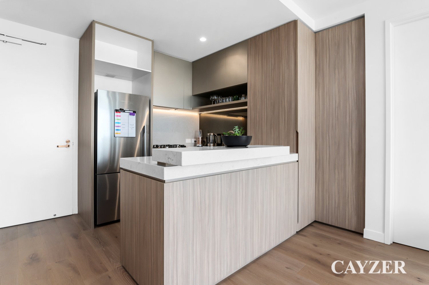 Gallery: 905B/320 Plummer Street