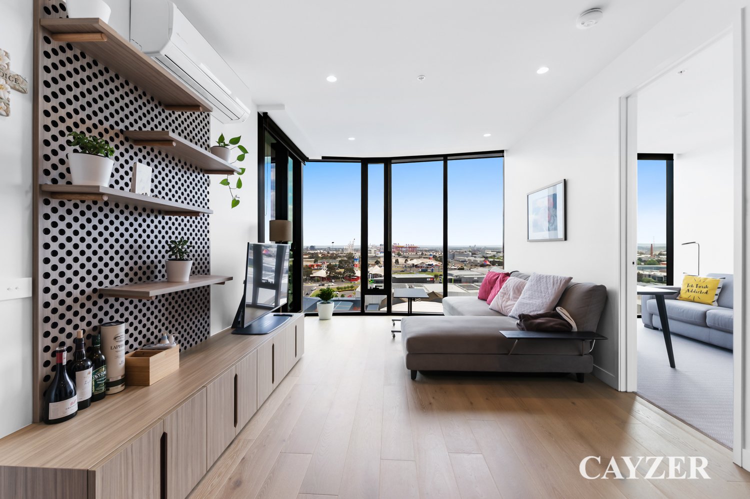 Gallery: 905B/320 Plummer Street