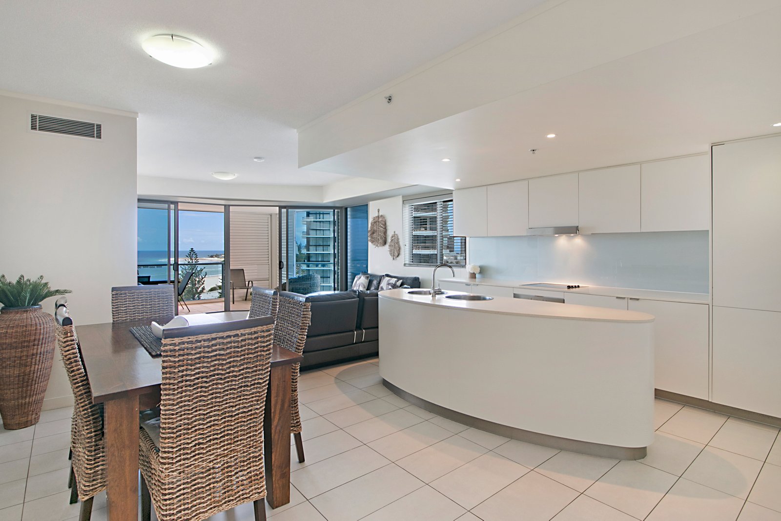 907/3 McLean Street COOLANGATTA 4