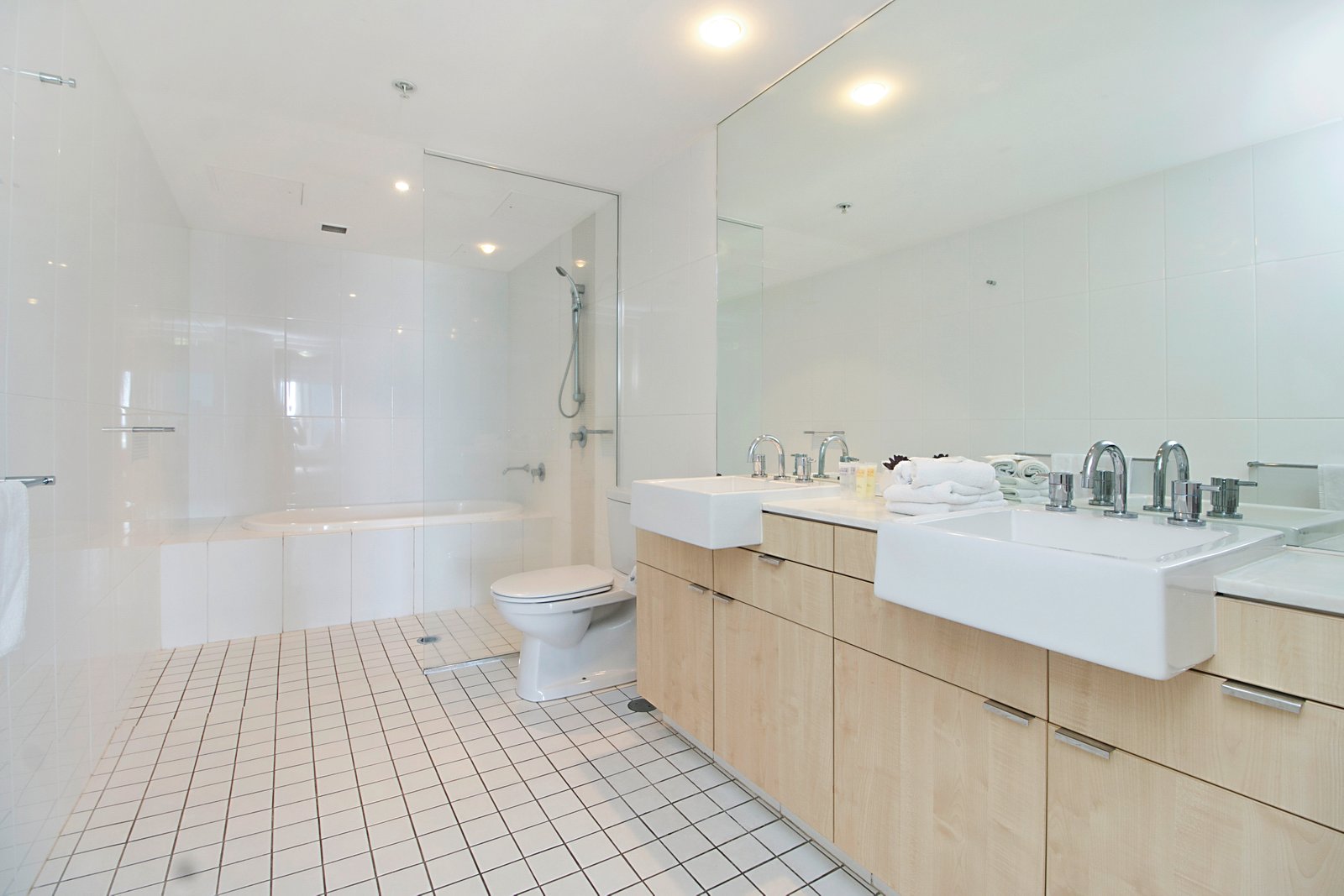 907/3 McLean Street COOLANGATTA 8