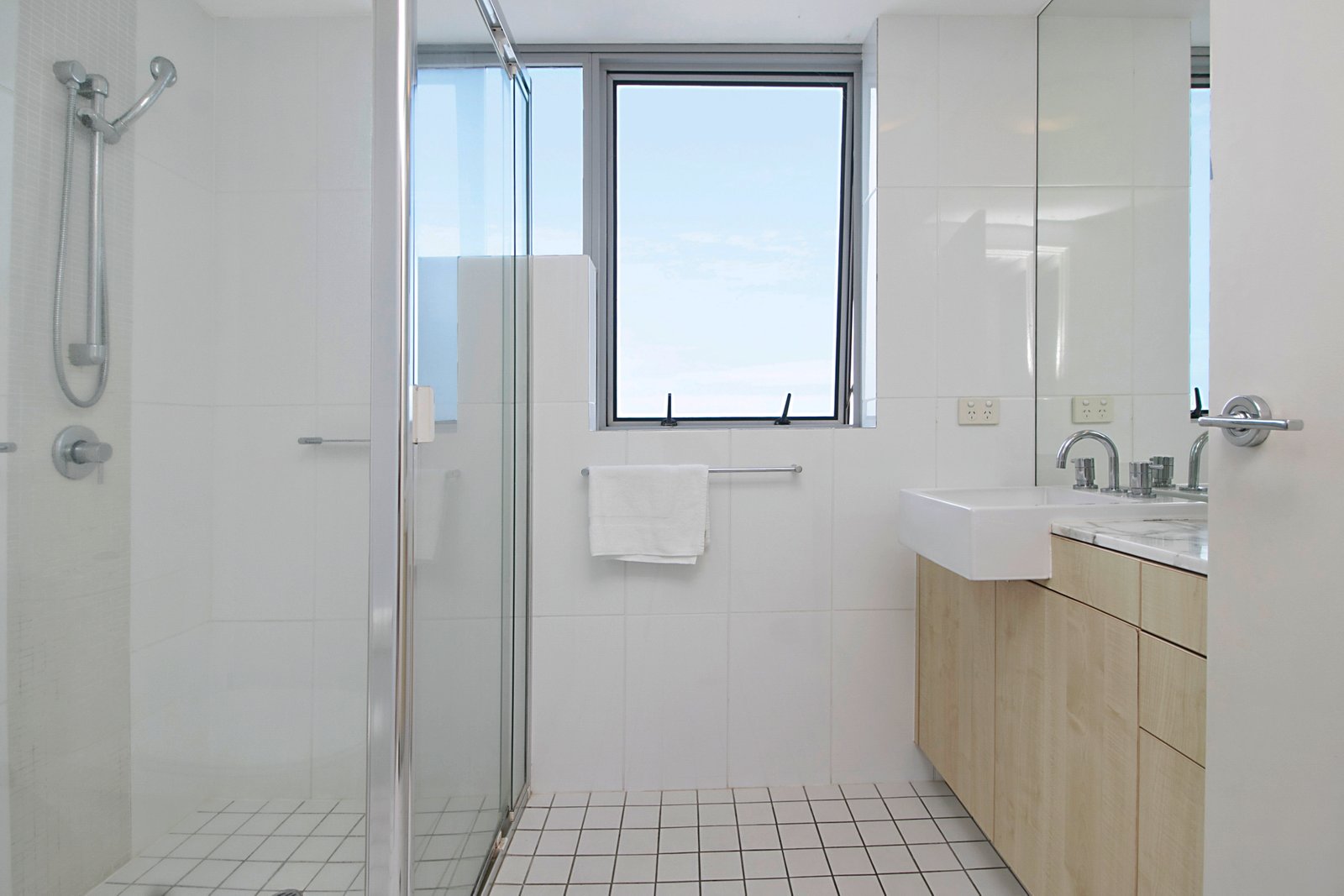 907/3 McLean Street COOLANGATTA 9